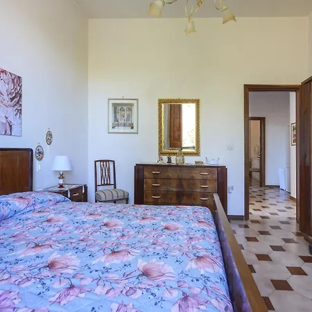 Villa Il Carrubo, *